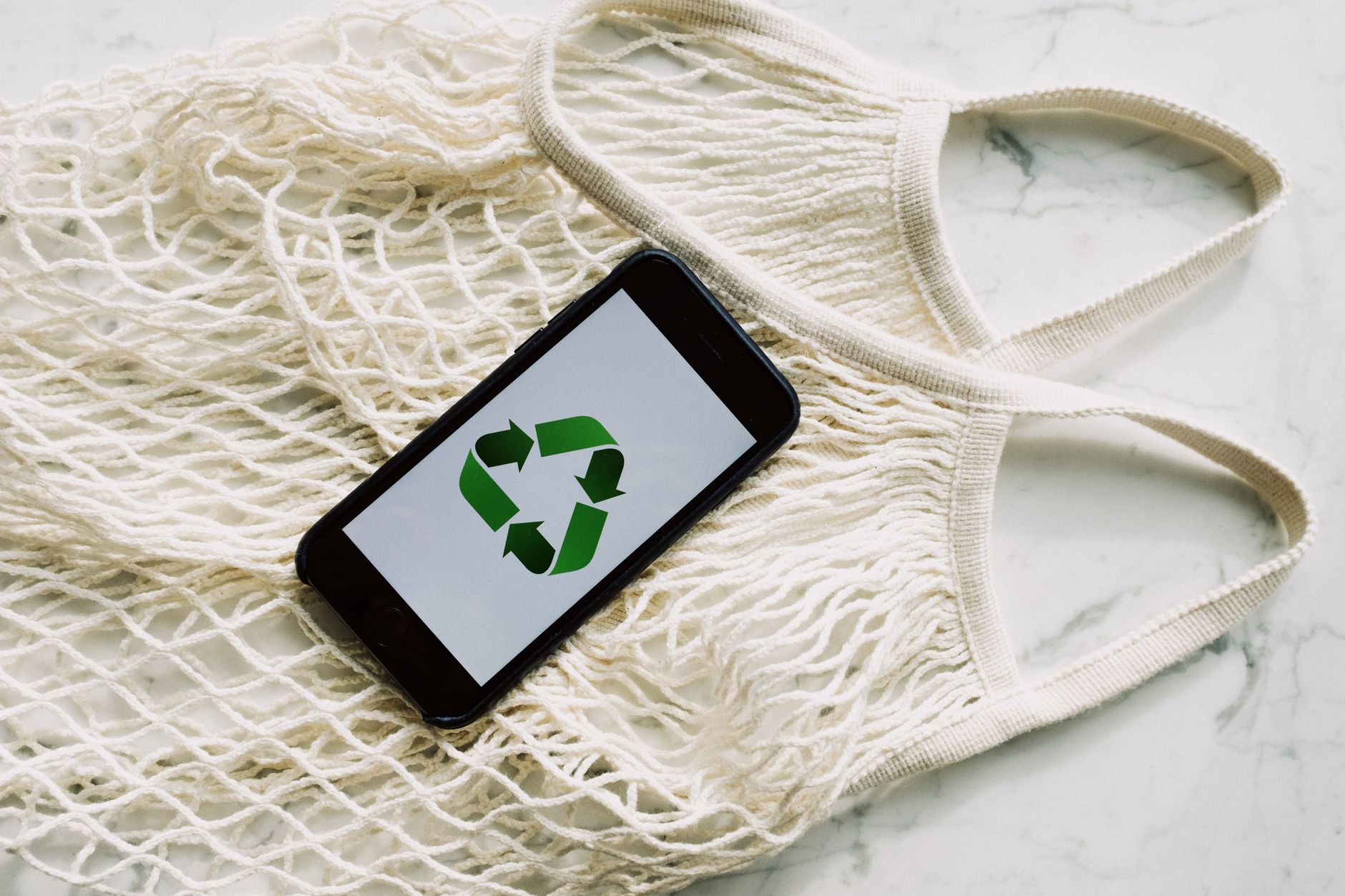The Real Environmental Cost of Replacing a Smartphone